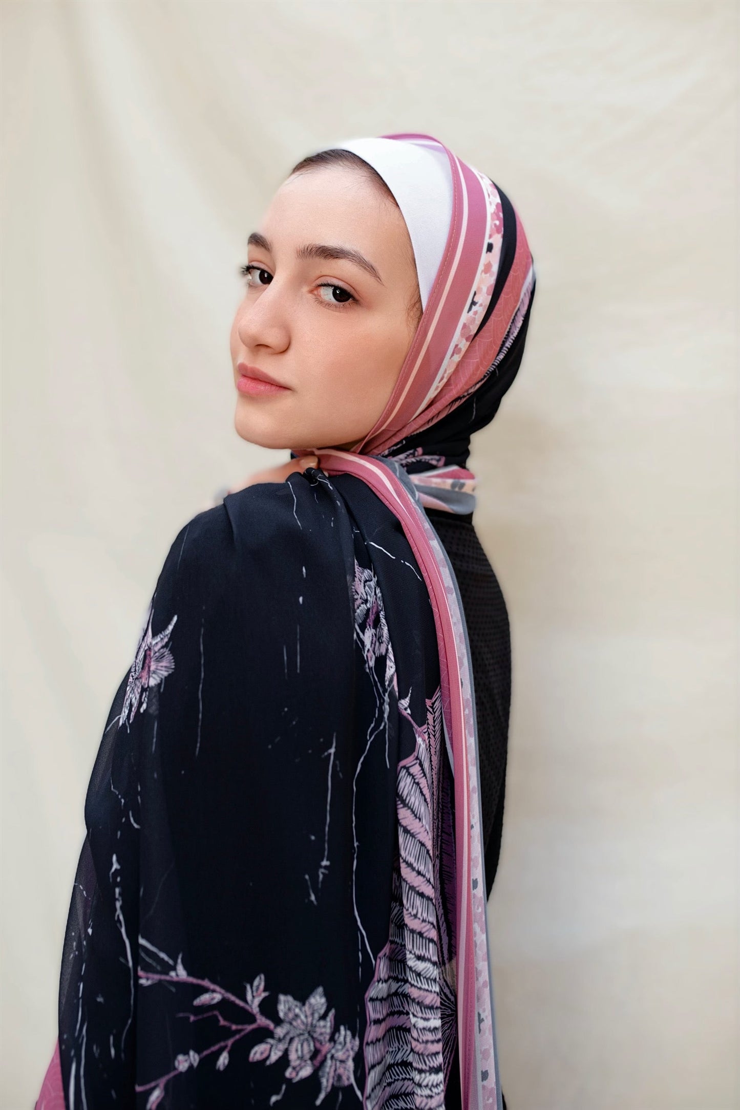 Cosmopolitan-Inspired Scarf by The Lace Garment - tanushi ||