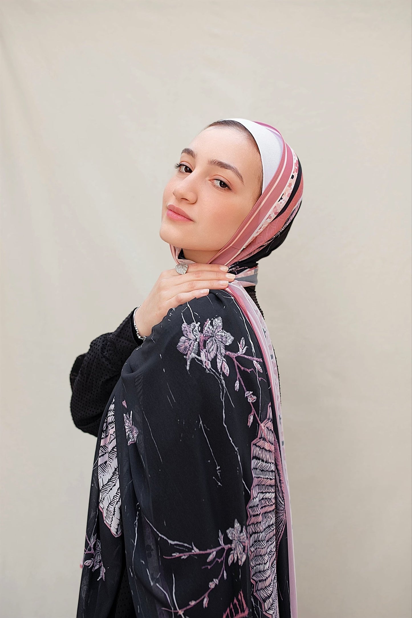 Cosmopolitan-Inspired Scarf by The Lace Garment - tanushi ||