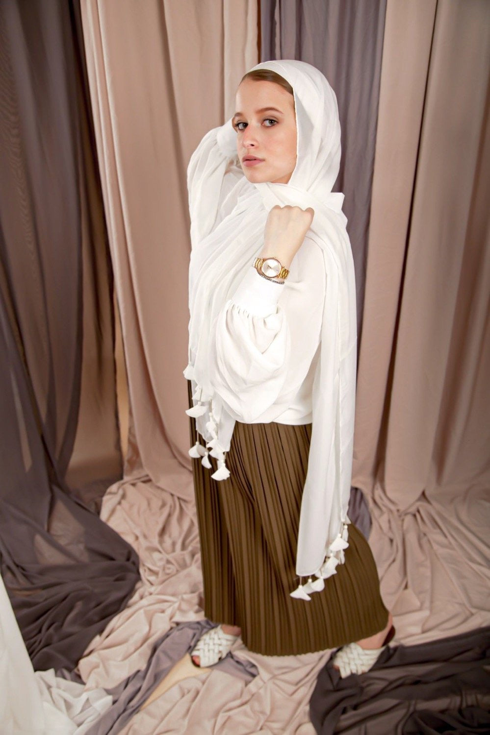 Non sheer textured pants in Italian bubbly fabric || olive